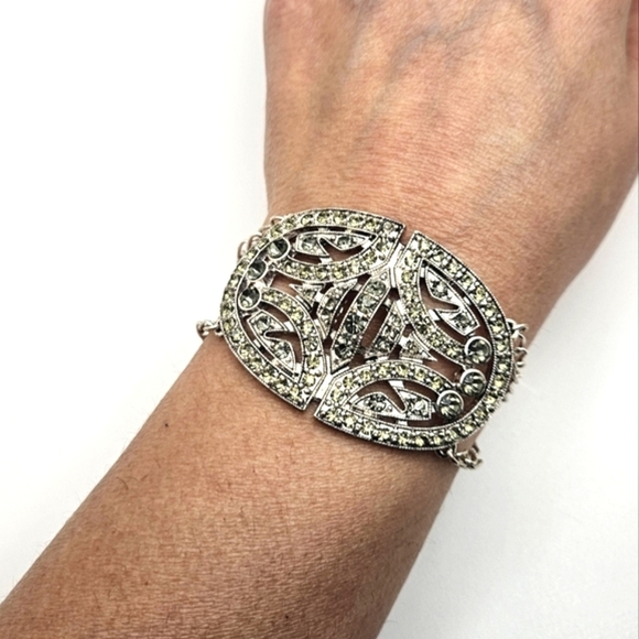🟢3/$19🟢 Silver Rhinestone Silver Tone Bracelet Small - Medium Size Deco Style - Picture 2 of 9